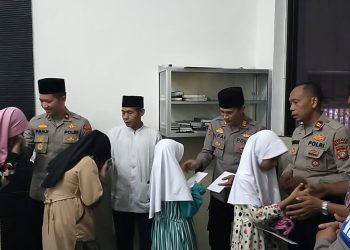 Berkah Ramadhan, Polsek Cakung Berbagi Beri Santunan Kepada Anak Yatim