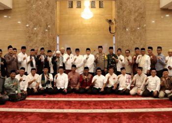 Tarawih Keliling di Masjid Baiturrahman Jatijajar Depok: Kapolres Metro Depok dan Forkopimda Hadir