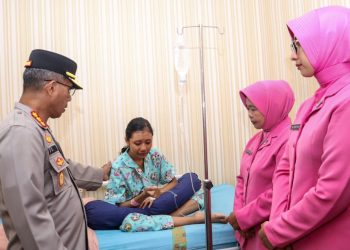 Wujud kepedulian, Kapolres kunjungi Anggota dan keluarga yang sakit di RS Polri