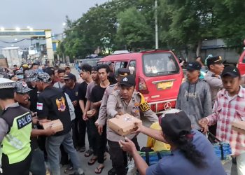 Ramadhan Berkah Polsek Muara Baru berbagi Takjil buka Puasa