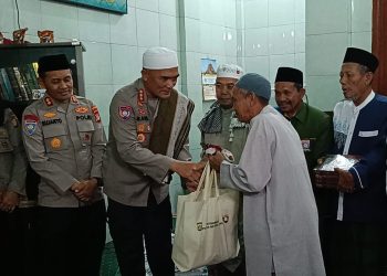 Dalam Rangka Cooling System Pemilu, Ditbinmas Polda Metro Jaya Gelar Subuh Keliling Seraya Serahkan Bantuan Alquran Dan Sembako