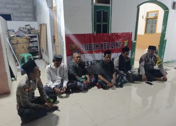 Bhabinkamtibmas Pulau Pari Giat Cooling System Sholat subuh keliling dan Sambang Warga di Mushollah Nurul Iman