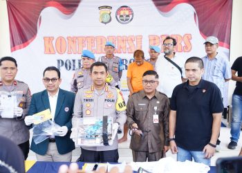 Kapolres Metro Bekasi Pimpin Konferensi Pers Penangkapan Dokter Gadungan