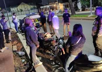 Polsek Pondok Aren Melaksanakan Patroli Malam Antisipasi Kejahatan Jalanan Selama Bulan Ramadhan