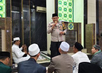 Tingkatkan imam taqwa , Polsek Cakung lakukan Safari ramadhan dengan sholat tarawih