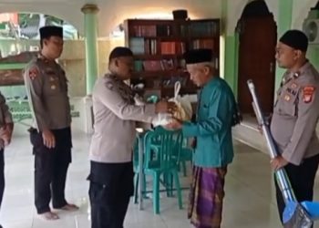 Polsek Kepulauan Seribu Amalkan Kebaikan: Kurvey Masjid di Masjid Al-Jannatun Naim Pulau Kelapa Dua