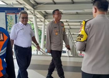 Cek Persiapan Pos Pelayanan Lebaran 2024, Kapolres Metro Bekasi Kota Kunjungi Stasiun Kereta Api Indonesia Kota Bekasi