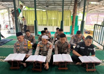 Polres Kepulauan Seribu Gelar “Cooling System” Satu Jam Mengaji Al-Qur’an untuk Meningkatkan Keimanan Dan Ketaqwaan Kepada Allah SWT
