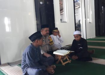 Bhabinkamtibmas Pulau Harapan Ajak Warga Perkuat Iman dan Silaturahmi Melalui Hataman dan Tadarusan Al-Qur’an di Bulan Ramadhan