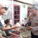 Berburu berkah di bulan ramadhan, Polsek Cipayung rutin bagikan takjil ke masyarakat