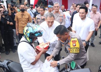 Polda Metro Jaya Gelar Drive Thru Baksos Ramadhan Presisi