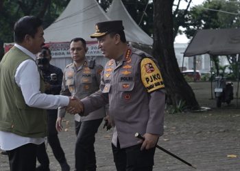 Kapolri Naik Heli Bareng Menko Polhukam Tinjau Kesiapan Arus Mudik di Merak