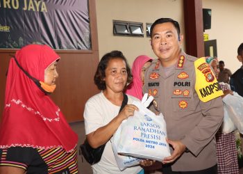 Bakti Sosial Ramadhan, Kapolres Metro Jakarta Pusat Bagikan 500 Paket Sembako