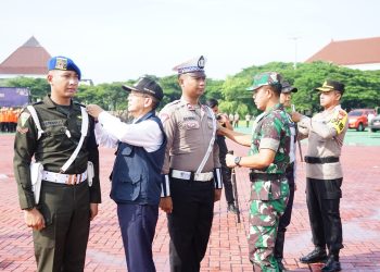 Kapolres Metro Bekasi dan Forkopimda Kabupaten Bekasi Pimpin Apel Gelar Pasukan Operasi Ketupat 2024
