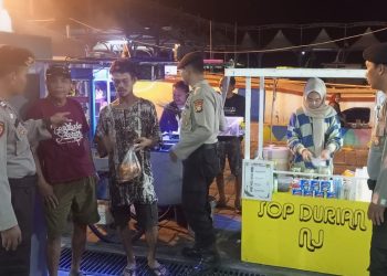 Patroli Malam Dialogis: Polsek Kepulauan Seribu Utara Cegah Pelanggaran Pasca Pemilu