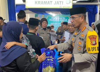 Kapolres Metro Jakarta Timur bersama ulama pererat silaturahmi dengan buka puasa bersama dan santunan anak yatim