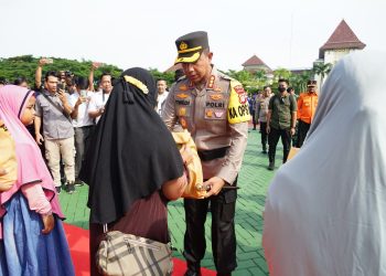 Kapolres Metro Bekasi Dan Forkopimda Kabupaten Bekasi Berikan Baksos Ramadhan Presisi di Lapangan Plaza Pemda