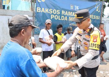 Baksos Ramadhan Presisi Polda Metro Jaya di Muara Baru dengan Sasaran Pemulung dan Petugas Kebersihan