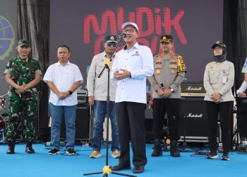 Kapolres Metro Depok Dampingi Menhub Lepas Pemberangkatan Program Mudik Gratis di Terminal Jatijajar