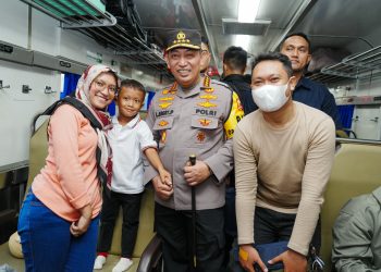 Kapolri Pastikan Pemudik Terlayani dengan Baik Saat Tinjau Stasiun Pasar Senen