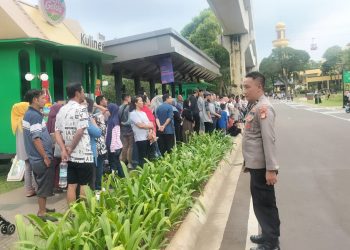 Libur lebaran Tiba, Polisi Berikan Pengamanan Bagi Pengunjung di TMII