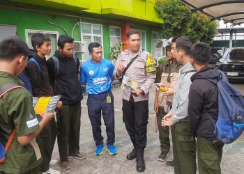 Sosialisasi dan Pembagian Brosur Penerimaan Polri Terpadu TA 2024 di Wilayah Kel. Perwira Kec. Bekasi Utara