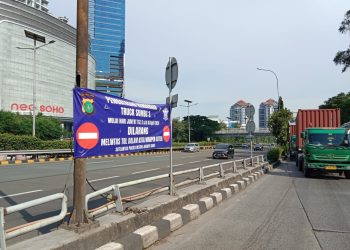 Satlantas Jakarta Barat Antisipasi Kemacetan, Kendaraan Truk Sumbu 3 Dilarang Melintas di Flyover Tanjakan Gelong Jakbar