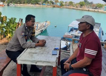 Bhabinkamtibmas Pulau Tidung Sambangi Warga untuk Meningkatkan Kamtibmas Pasca Pemilu 2024