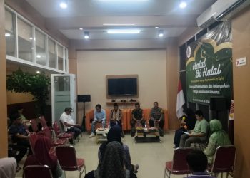 Untuk Menjaga Kodusifitas, Bhabinkamtibmas dan Bhabinsa Hadiri Halal Bihalal Di Apartemen City Light View