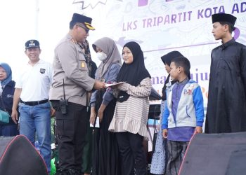 Kapolres Jakut Pimpin Pengamanan Aksi Damai Buruh di Stadion Rawa Badak