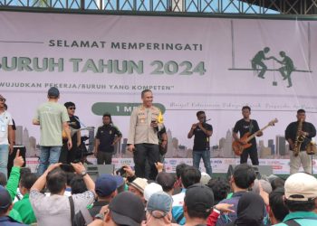 Peringatan Hari Buruh Sedunia di Jakarta Timur Berlangsung Meriah Dengan Panggung Hiburan