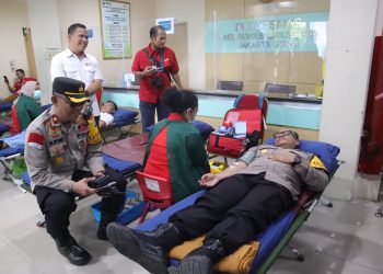 Kawal Buruh di Koja, Kapolres Jakut Ikut Aksi Donor Darah
