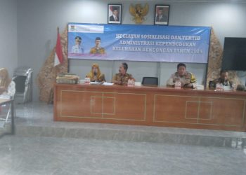 Bhabinkamtibmas Kelurahan Bencongan Terlibat Aktif dalam Sosialisasi Administrasi Kependudukan