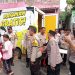 Bentuk Kepedulian Sesama, Polrestro Jaktim Bagikan 300 Paket Nasi Box Kepada Warga Yang Membutuhkan