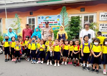 Bhabinkamtibmas Kel. Palmeriam Memberikan Pendidikan Usia Dini Sekaligus Colling System