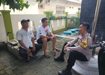 Bhabinkamtibmas Pulau Kelapa Aktif Sambangi Warga Pasca Pemilu 2024 untuk Membangun ‘Cooling System