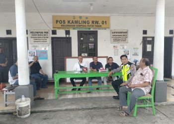 Bripka Nanang Hari Setiawan Memberikan Himbauan Kamtibmas Kepada Warga Cempaka Putih Timur