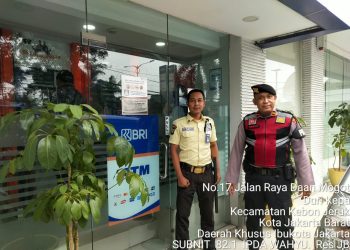 Unit Patroli Samapta Polres Metro Jakarta Barat Berikan Himbauan Kamtibmas di Kantor BRI Daan Mogot