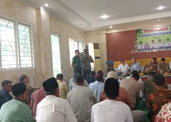 Bersama Warga, Bhabinkamtibmas Hadiri Giat Halal Bihalal