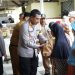 Peduli Terhadap Sesama, Kapolres Metro Bekasi Bagikan Puluhan Paket Sembako Kepada Lansia