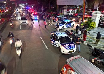 Kapolres Metro Depok Lepas Langsung Pengawalan Ambulance Menuju Lokasi Kecelakaan Lalu Lintas di Sari Ater, Subang