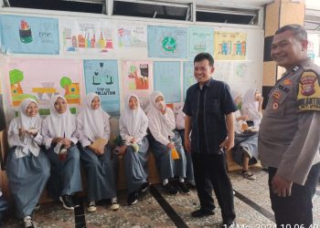 Bhabinkamtibmas Petukangan Utara Sambangi SMK TGI untuk Tingkatkan Kesadaran Keamanan