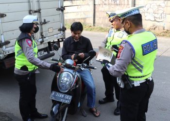 Lagi!! Hari Kedua Penindakan Lawan Arah di Jalan Gas Alam Cimanggis Oleh Sat Lantas Polres Metro Depok