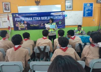 Iptu Maria Ulfah, SH Sampaikan Sosialisasi Tertib Berlalu Lintas di SMPK Santo Fransiskus dan SMAK Santo Fransiskus