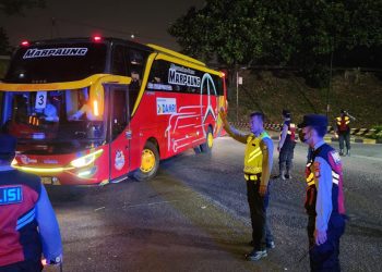 Pelayanan Prima, Satlantas Kawal Jemaah Haji dari Pondok Gede ke Bandara Soetta