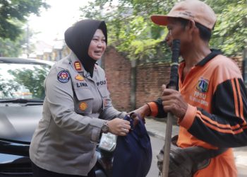 Peduli Dalam Berbagi Polwan Polres Metro Jakarta Timur