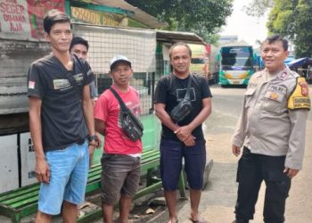 Sambangi Pedagang di Pekayon, Binmas Polsek Pasar Berikan Penyuluhan Kamtibmas