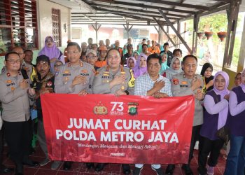 Kapolres Metro Jakarta Selatan Kombes Pol Ade Rahmad Idnal Gelar Jumat Curhat di Kebayoran Lama