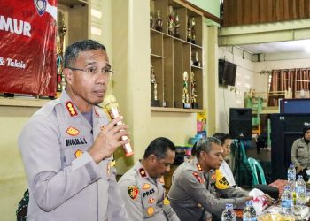 Jumat Peduli Polres Metro Jakarta Timur, Kapolres tatap muka dengan warga ajak tingkatkan pengawasan terhadap anak dan jauhi tawuran