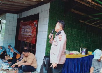 Polisi dengan Warga Pondok Rangon Duduk Bersama Bahas Kamtibmas di Acara Jumat Curhat